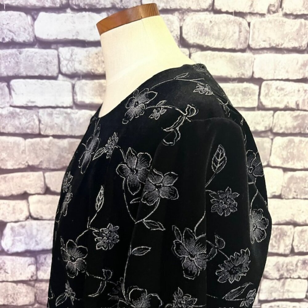 Briggs Black & Silver Cardigan W/ Attached Tank Size 1X - Picture 5 of 8